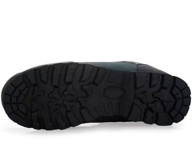 Trekking shoes, non-slip